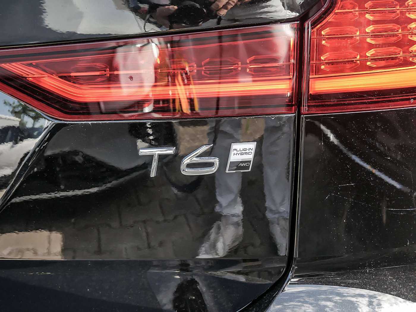 Volvo  Kombi 2.0 Plus Dark Recharge Plug-In Hybrid AWD