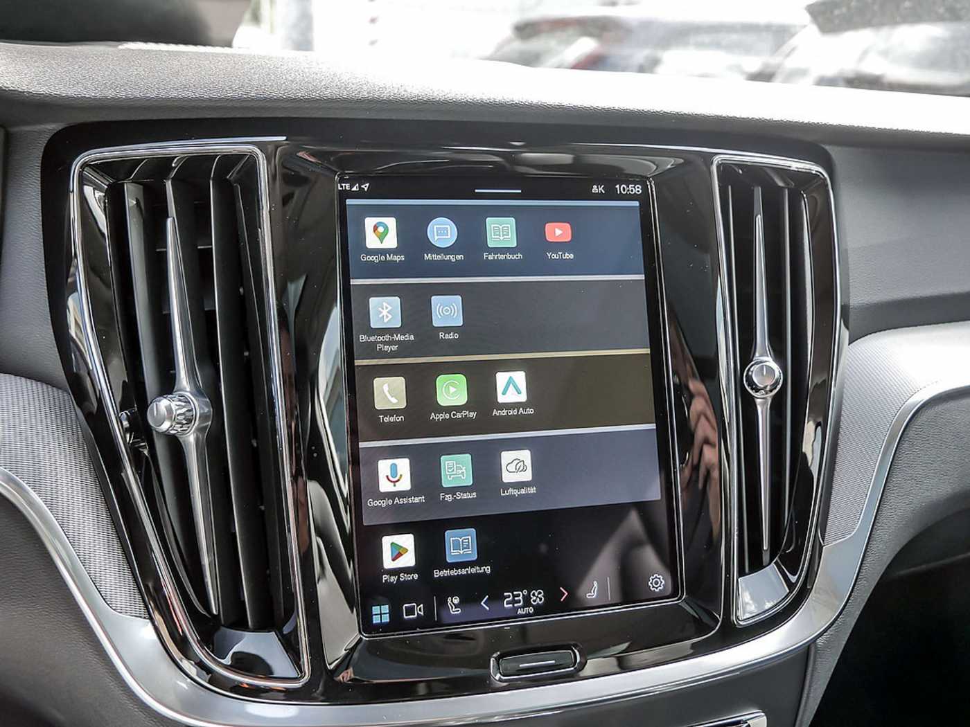 Volvo  Kombi 2.0 Plus Dark Recharge Plug-In Hybrid AWD