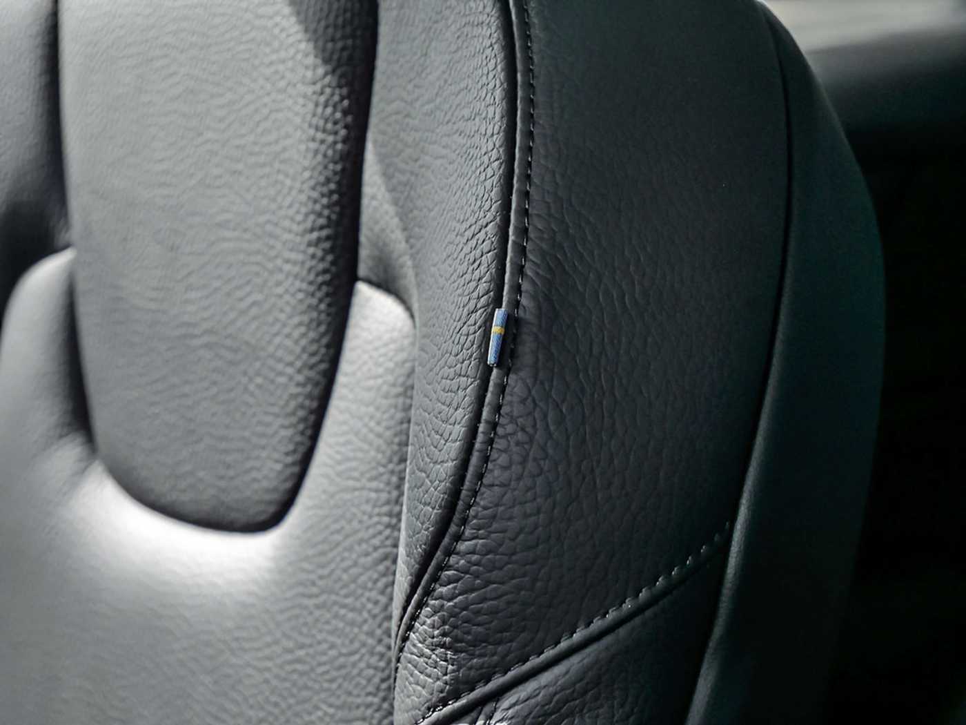 Volvo  Kombi 2.0 Plus Dark Recharge Plug-In Hybrid AWD