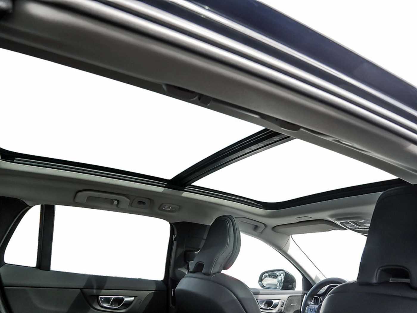 Volvo  Kombi 2.0 Plus Dark Recharge Plug-In Hybrid AWD