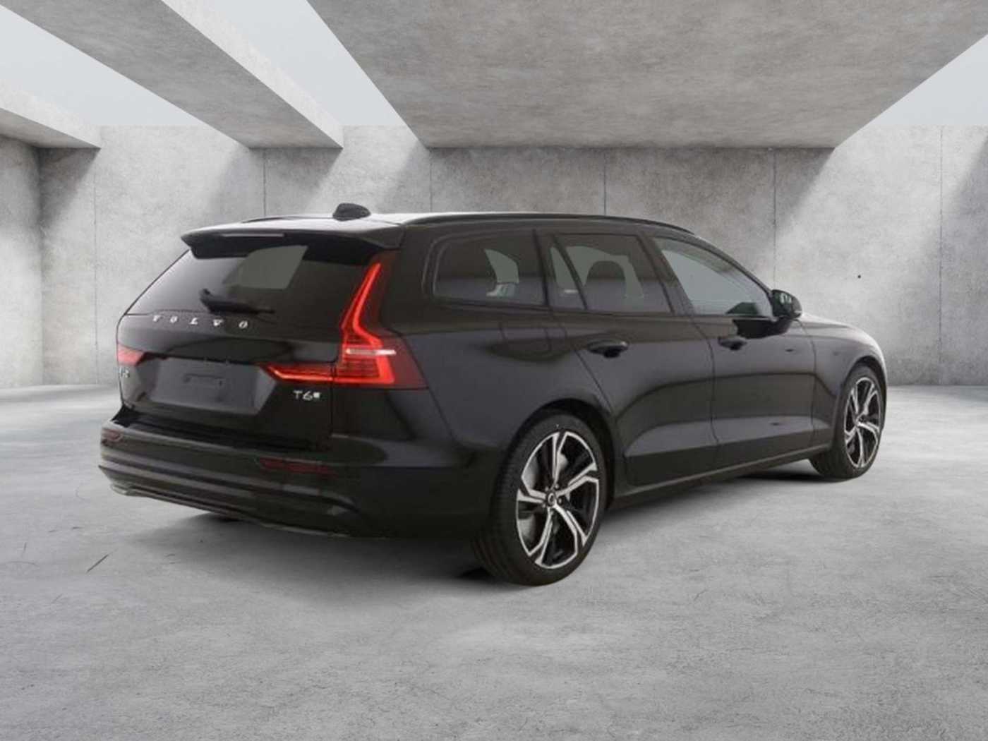 Volvo  T6 Plus Dark Recharge Plug-In Hybrid AWD