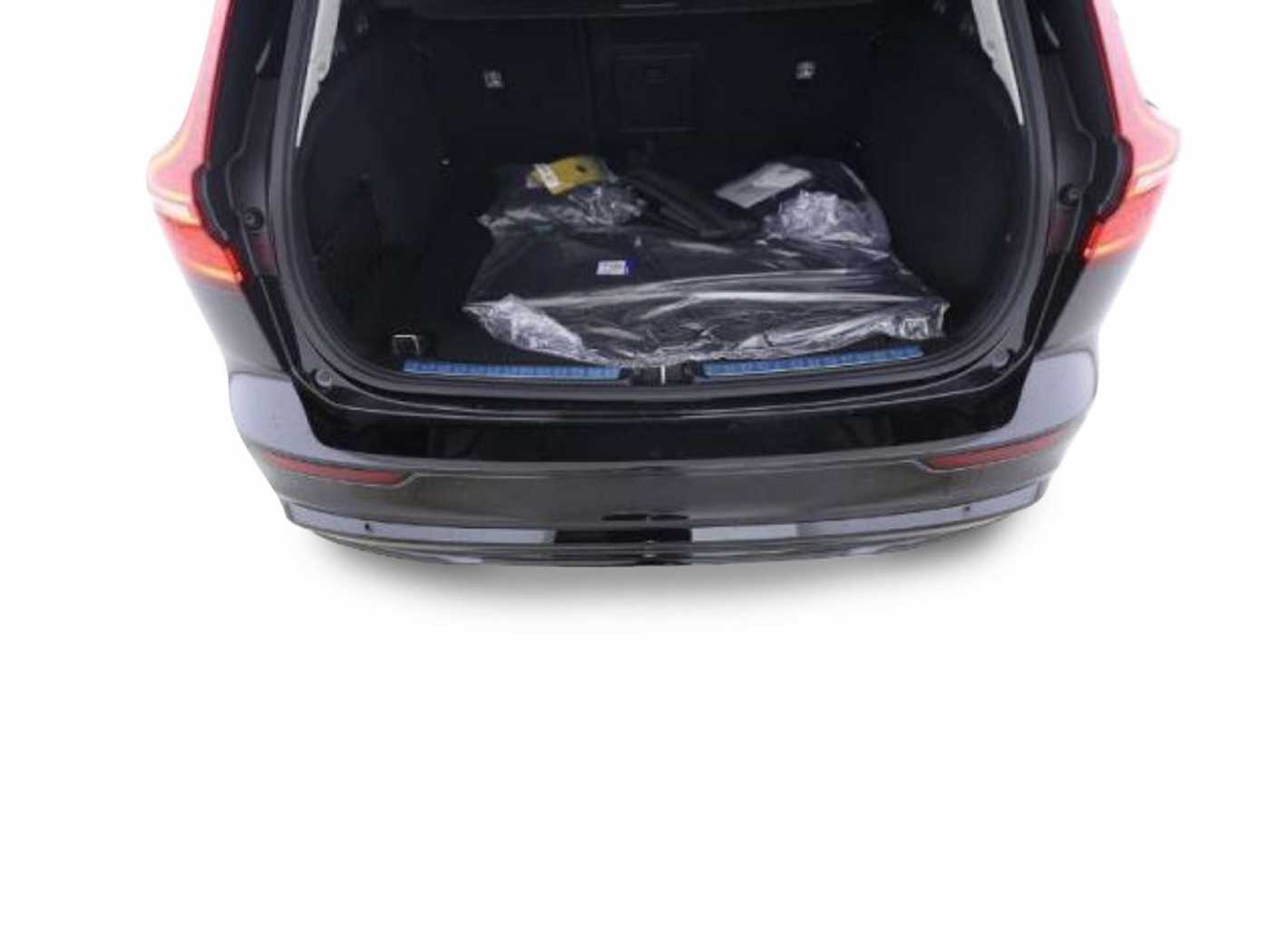 Volvo  T6 Plus Dark Recharge Plug-In Hybrid AWD