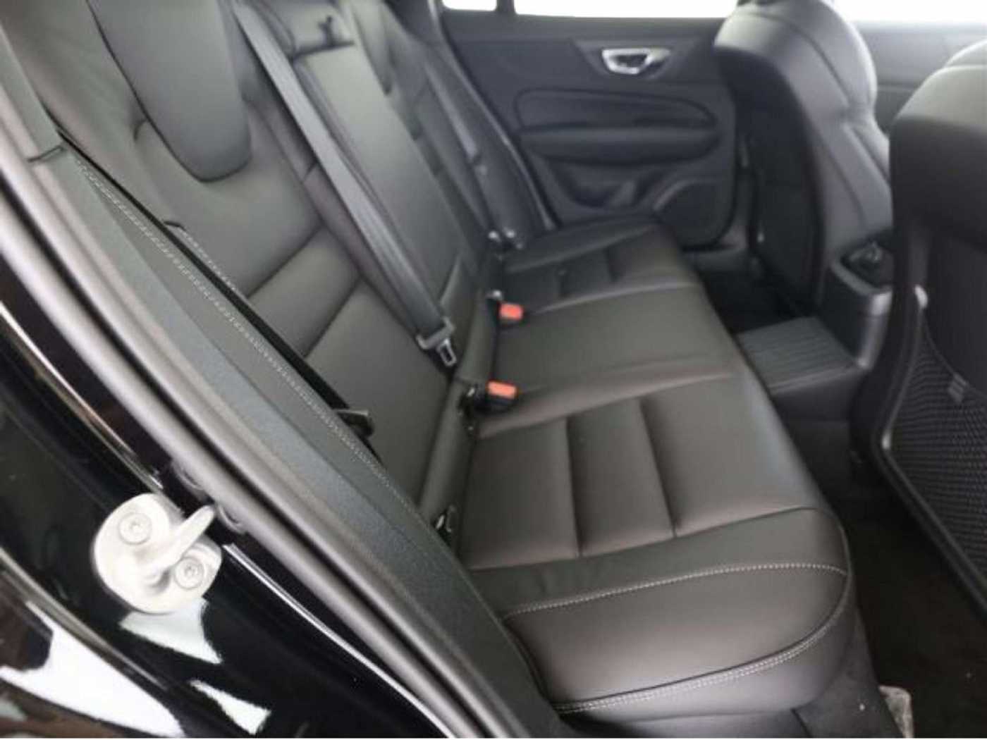 Volvo  T6 Plus Dark Recharge Plug-In Hybrid AWD