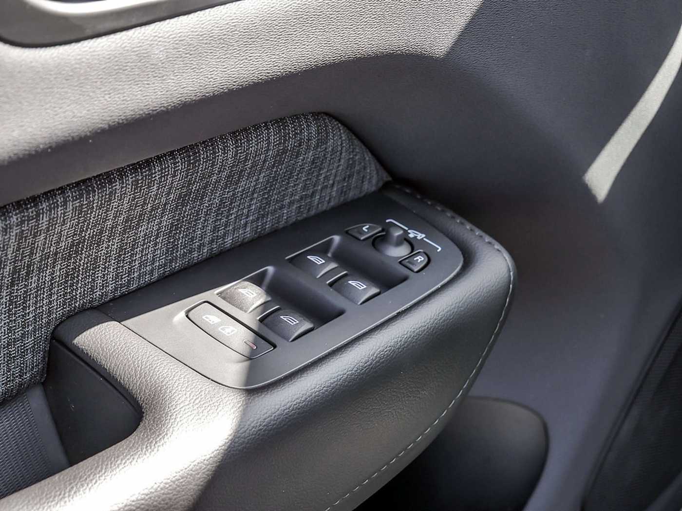 Volvo  2.0 Inscription Expression Recharge Plug-In Hybrid AWD