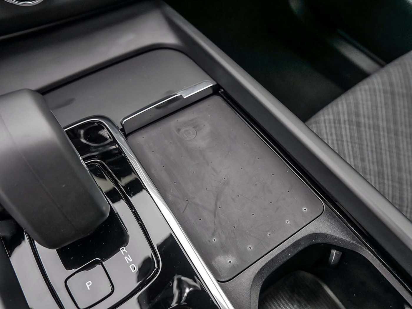 Volvo  2.0 Core Recharge Plug-In Hybrid AWD