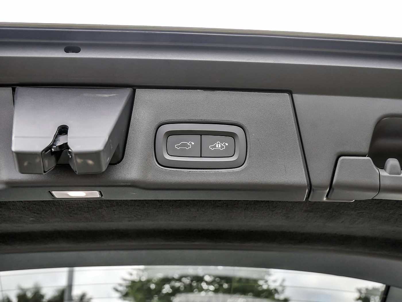 Volvo  Kombi 2.0 Inscription Recharge Plug-In Hybrid AWD