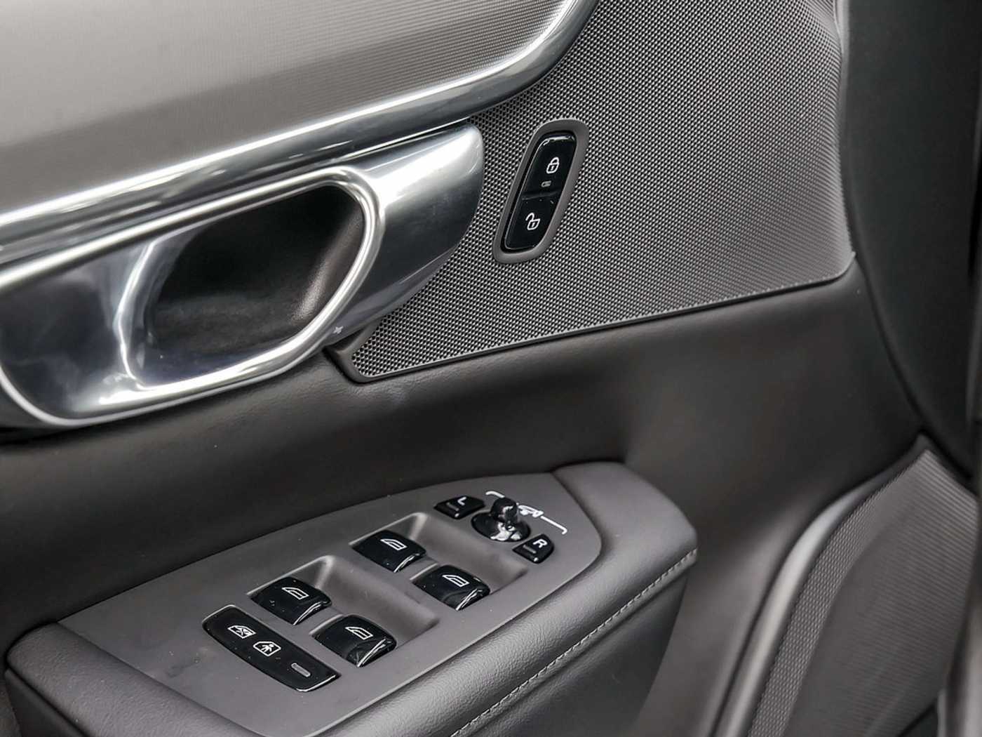 Volvo  Kombi 2.0 Inscription Recharge Plug-In Hybrid AWD