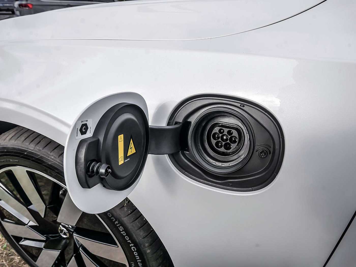 Volvo  Kombi 2.0 Inscription Recharge Plug-In Hybrid AWD