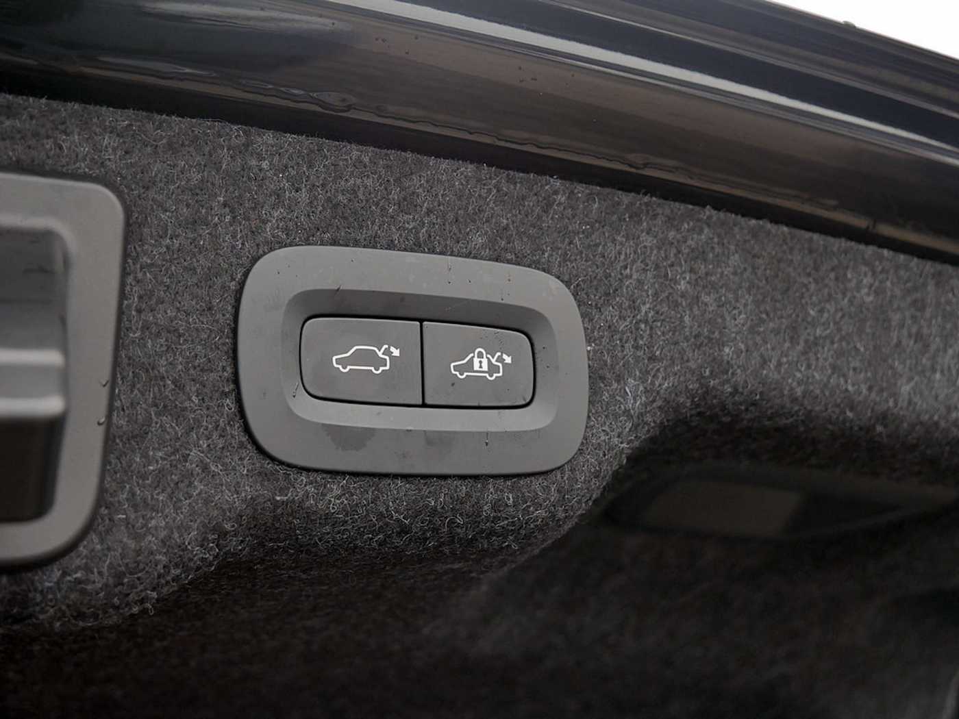 Volvo  T8 PHEV Ultimate Dark AWD