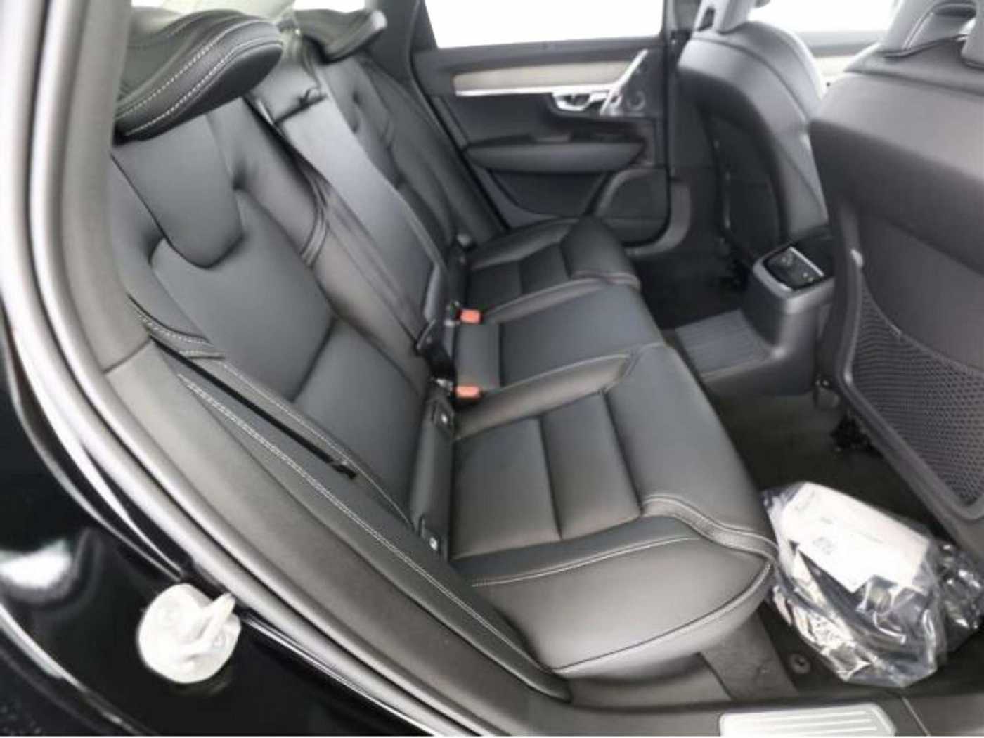 Volvo  T8 Ultimate Dark Recharge Plug-In Hybrid AWD