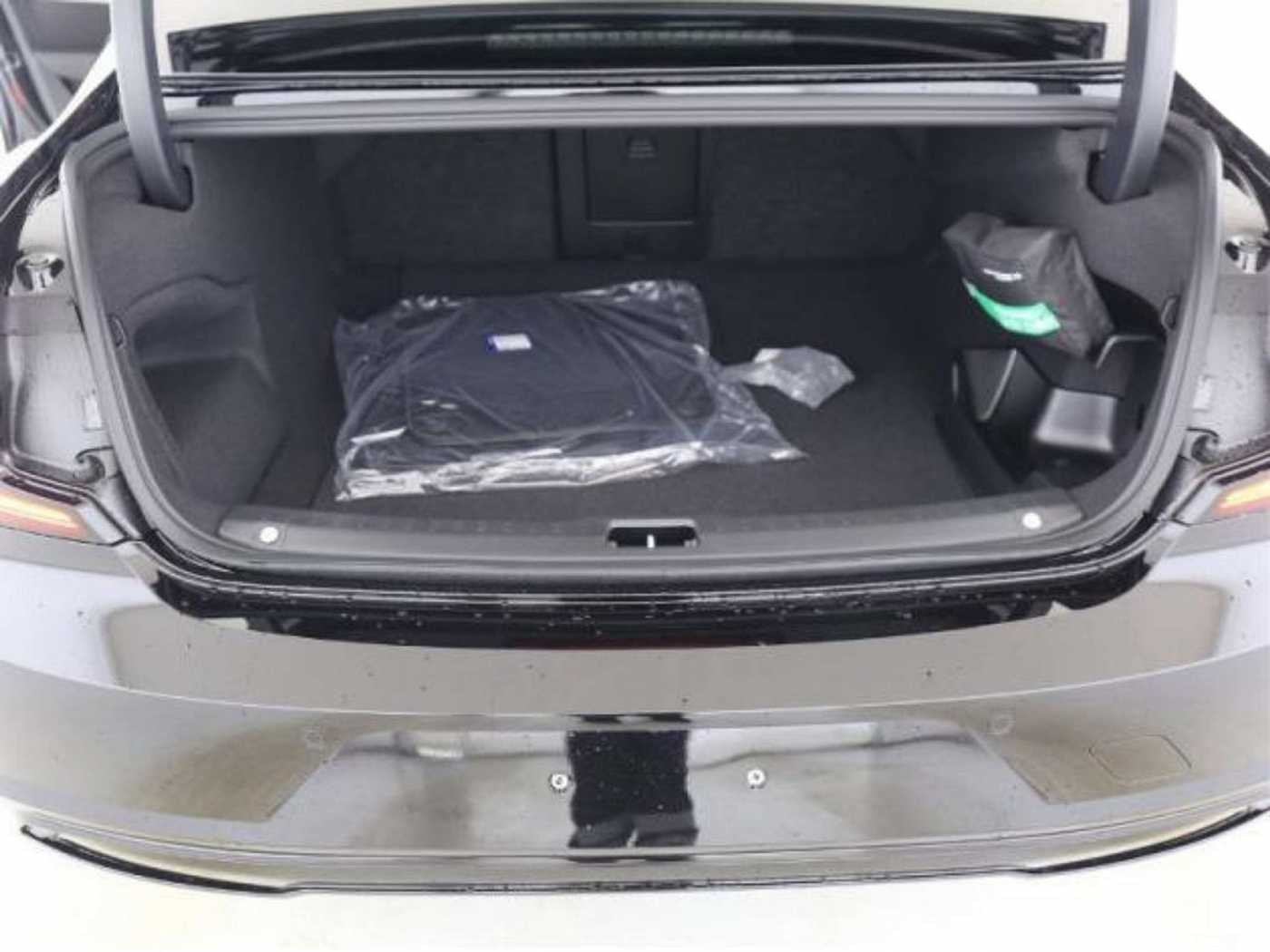 Volvo  T8 Ultimate Dark Recharge Plug-In Hybrid AWD