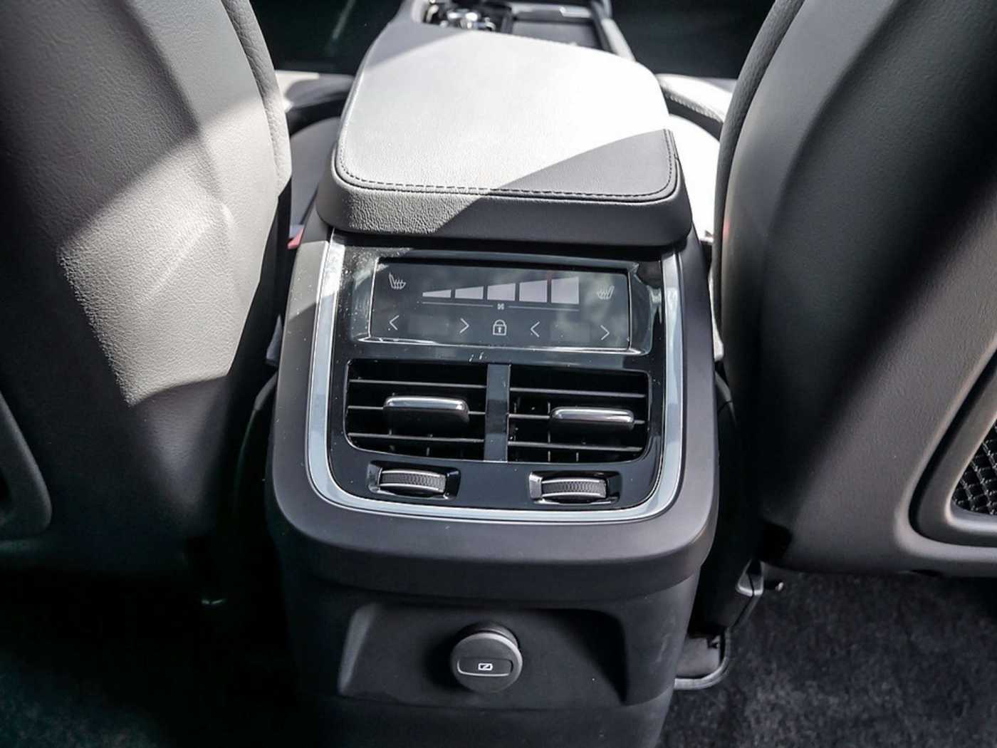Volvo  2.0 Plus Bright Recharge Plug-In Hybrid AWD