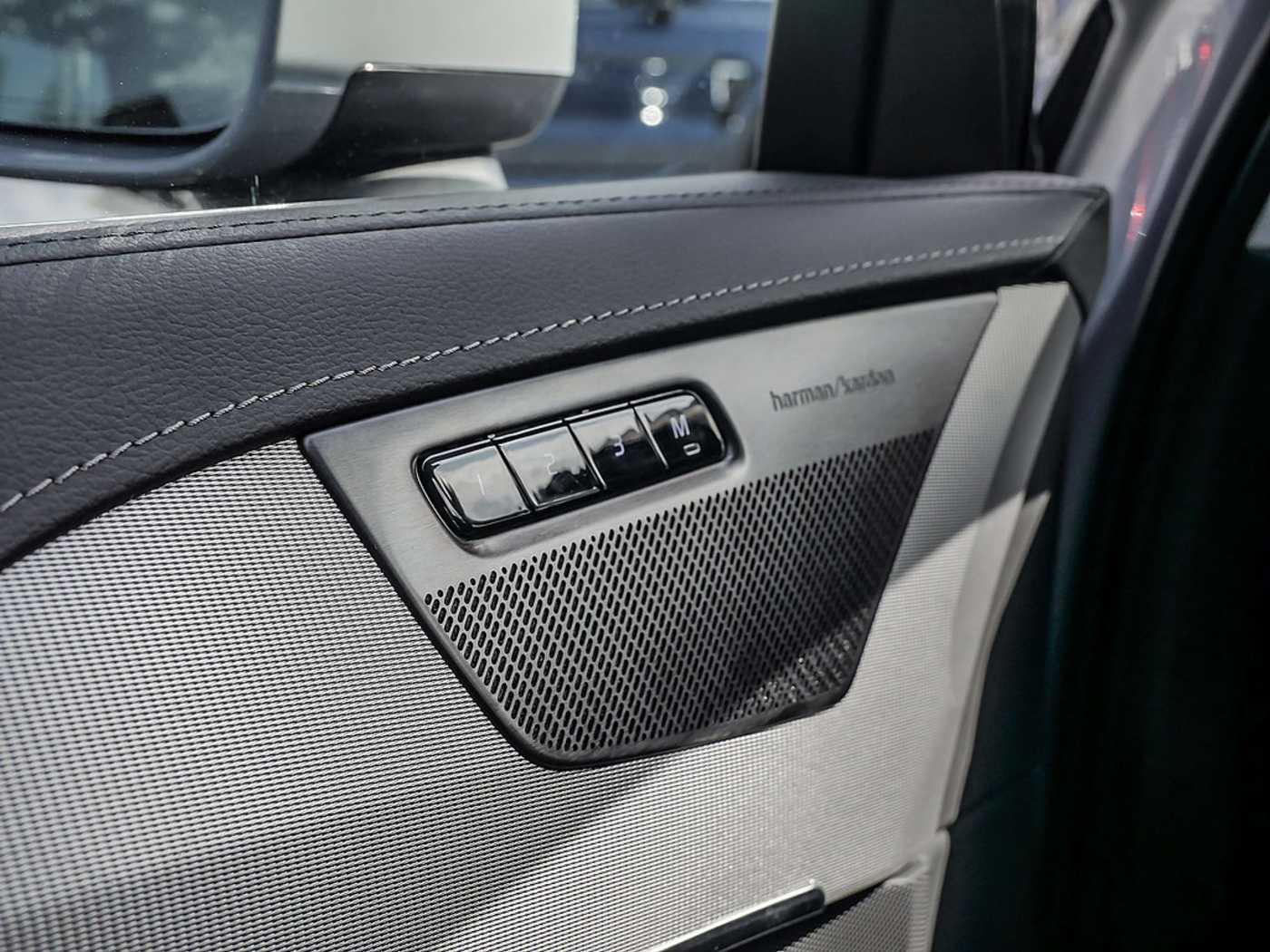 Volvo  2.0 Plus Bright Recharge Plug-In Hybrid AWD
