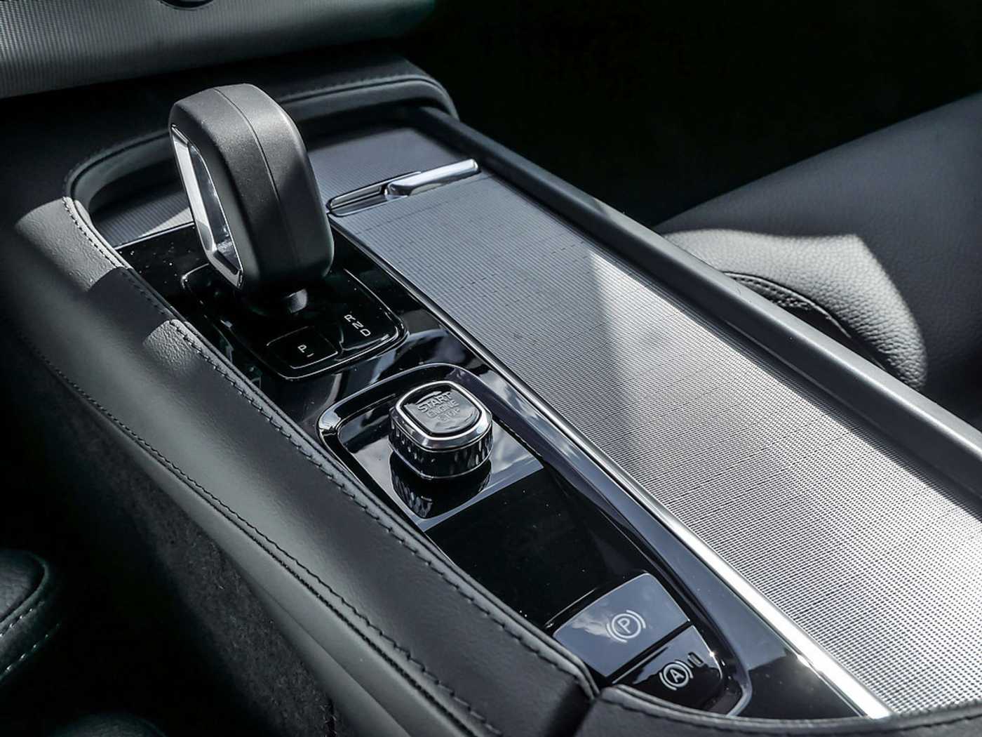 Volvo  2.0 Plus Bright Recharge Plug-In Hybrid AWD
