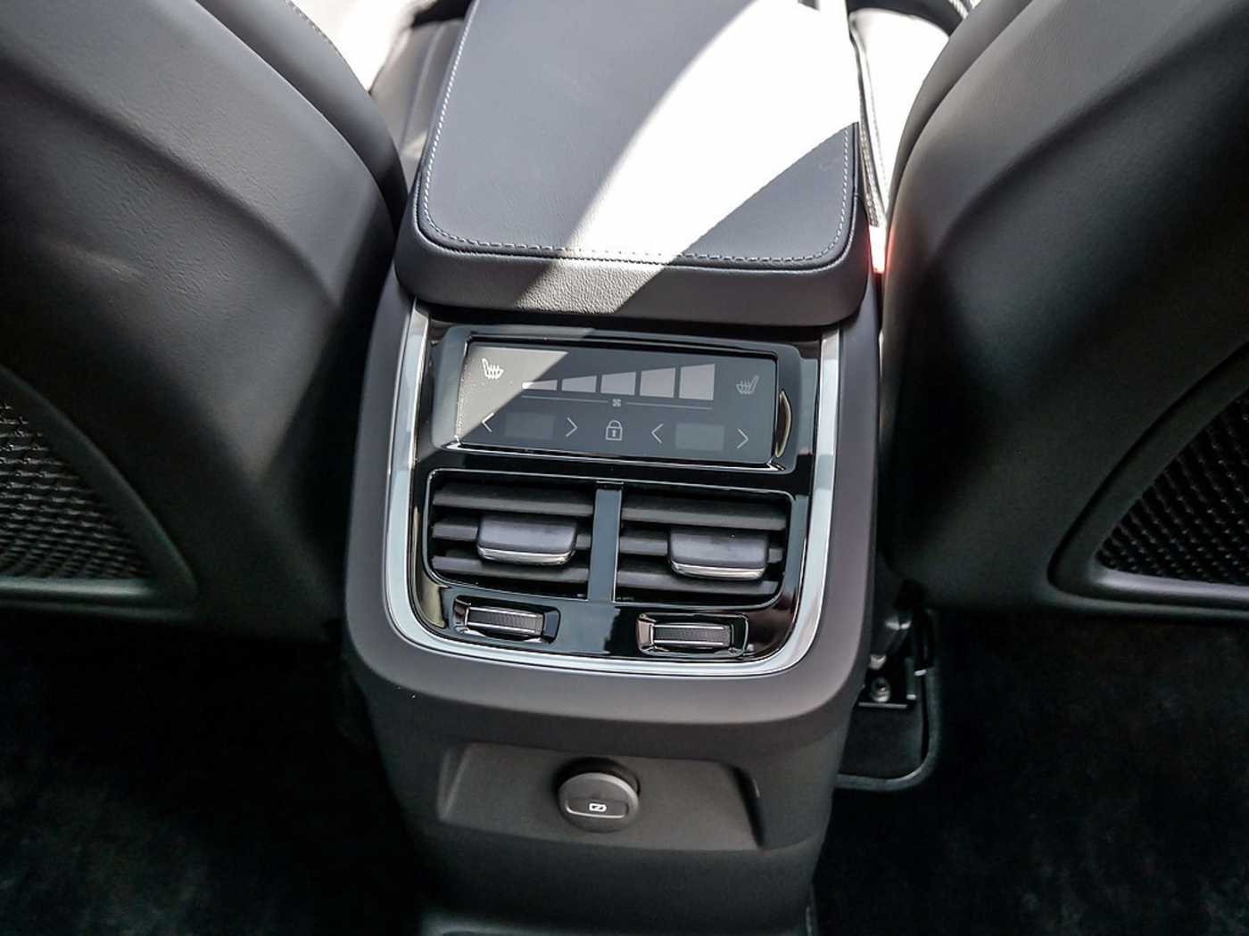 Volvo  T8 Ultra Dark Plug-In Hybrid AWD
