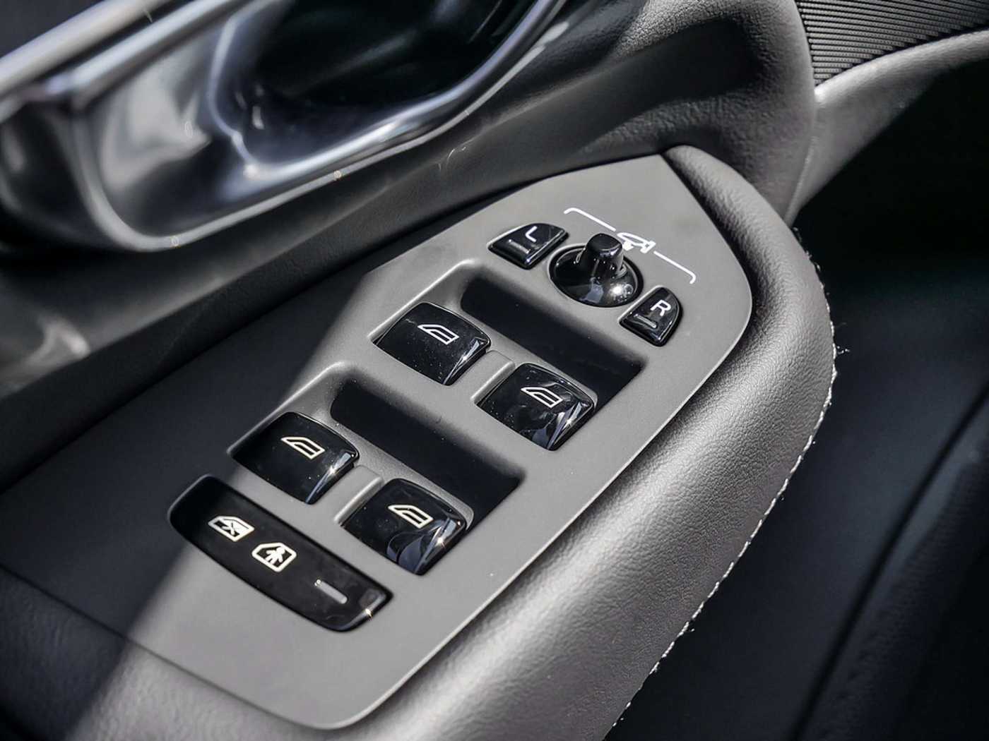 Volvo  T8 Ultra Dark Plug-In Hybrid AWD