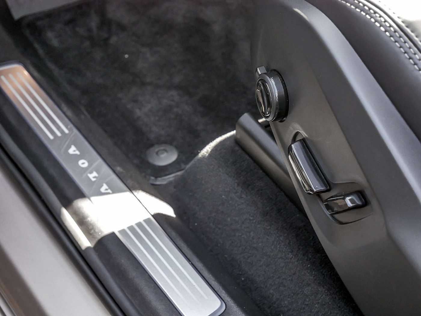 Volvo  T8 Ultra Dark Plug-In Hybrid AWD