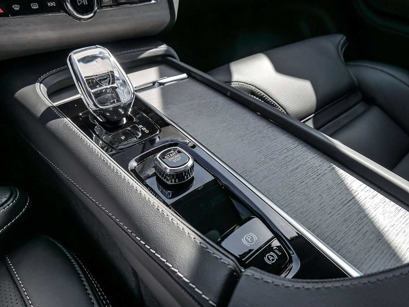 Volvo  T8 Ultra Dark Plug-In Hybrid AWD