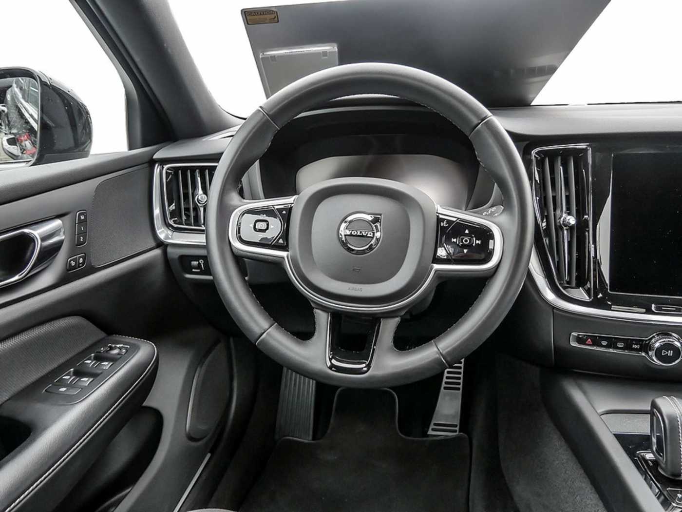 Volvo  B4 R-Design KLIMA PDC SHZ KAMERA NAVI LED