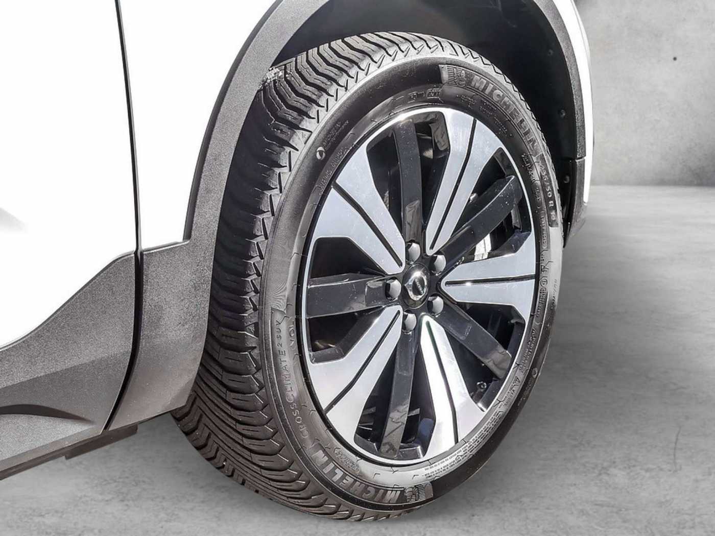 Volvo  Core Recharge Pure Electric AWD SHZ LED