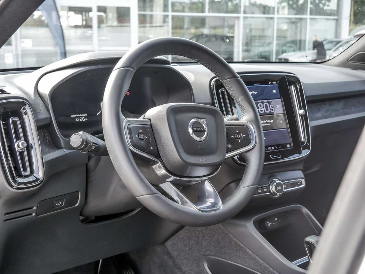 Volvo  Core Recharge Pure Electric AWD SHZ LED