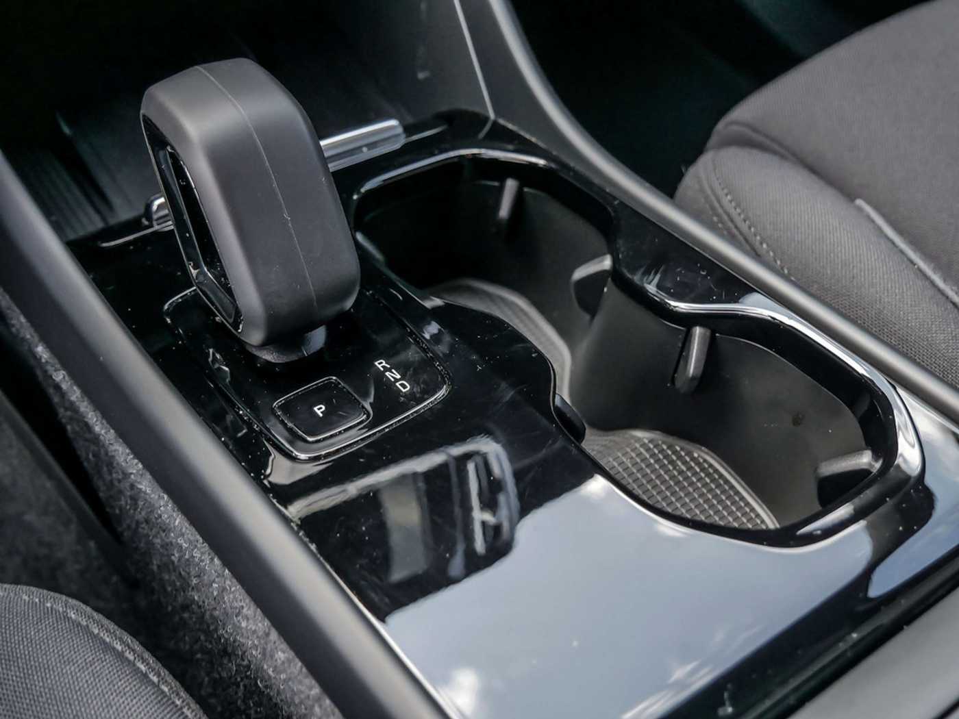 Volvo  Core Recharge Pure Electric AWD SHZ LED
