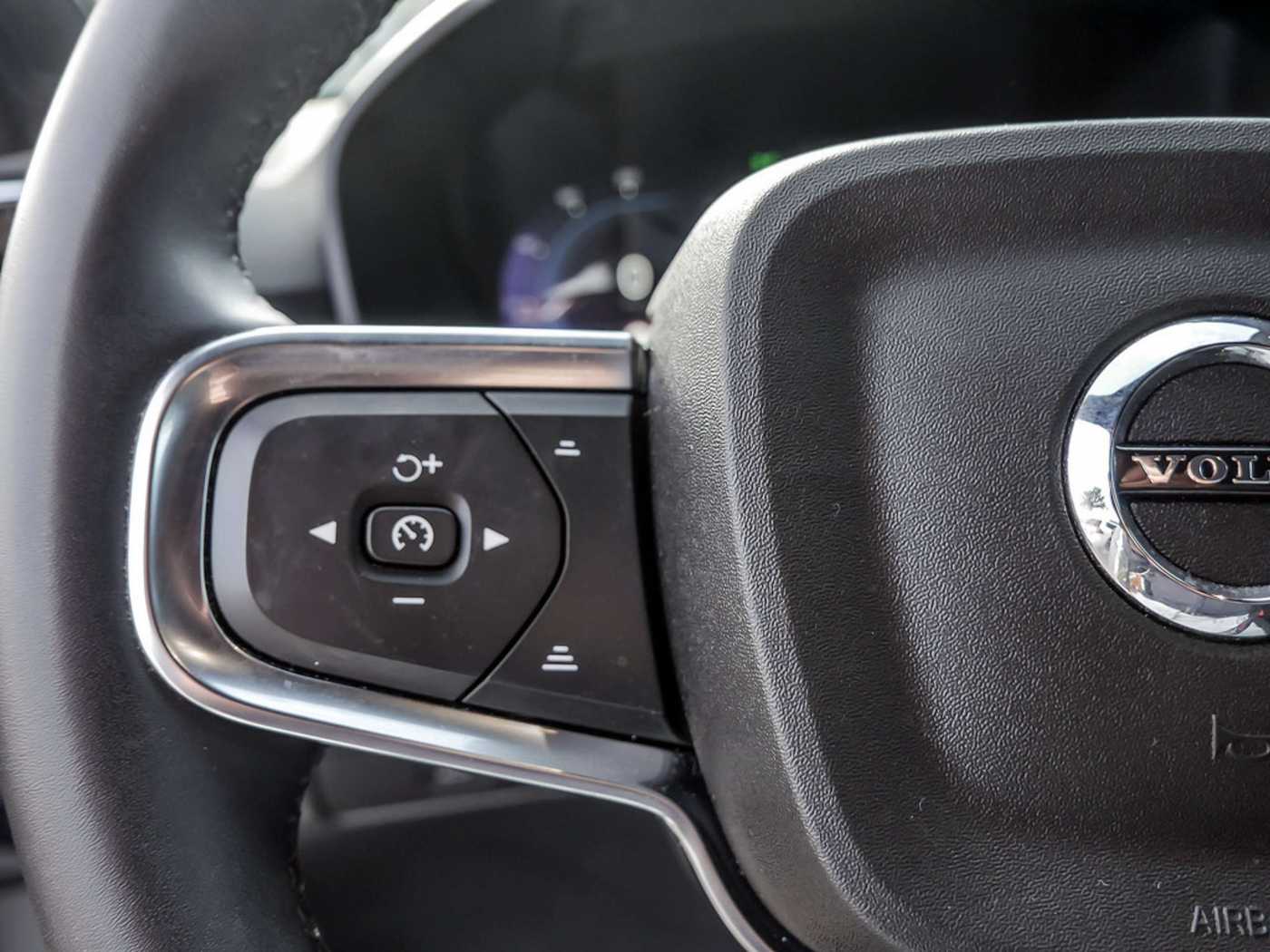 Volvo  Core Recharge Pure Electric AWD SHZ LED