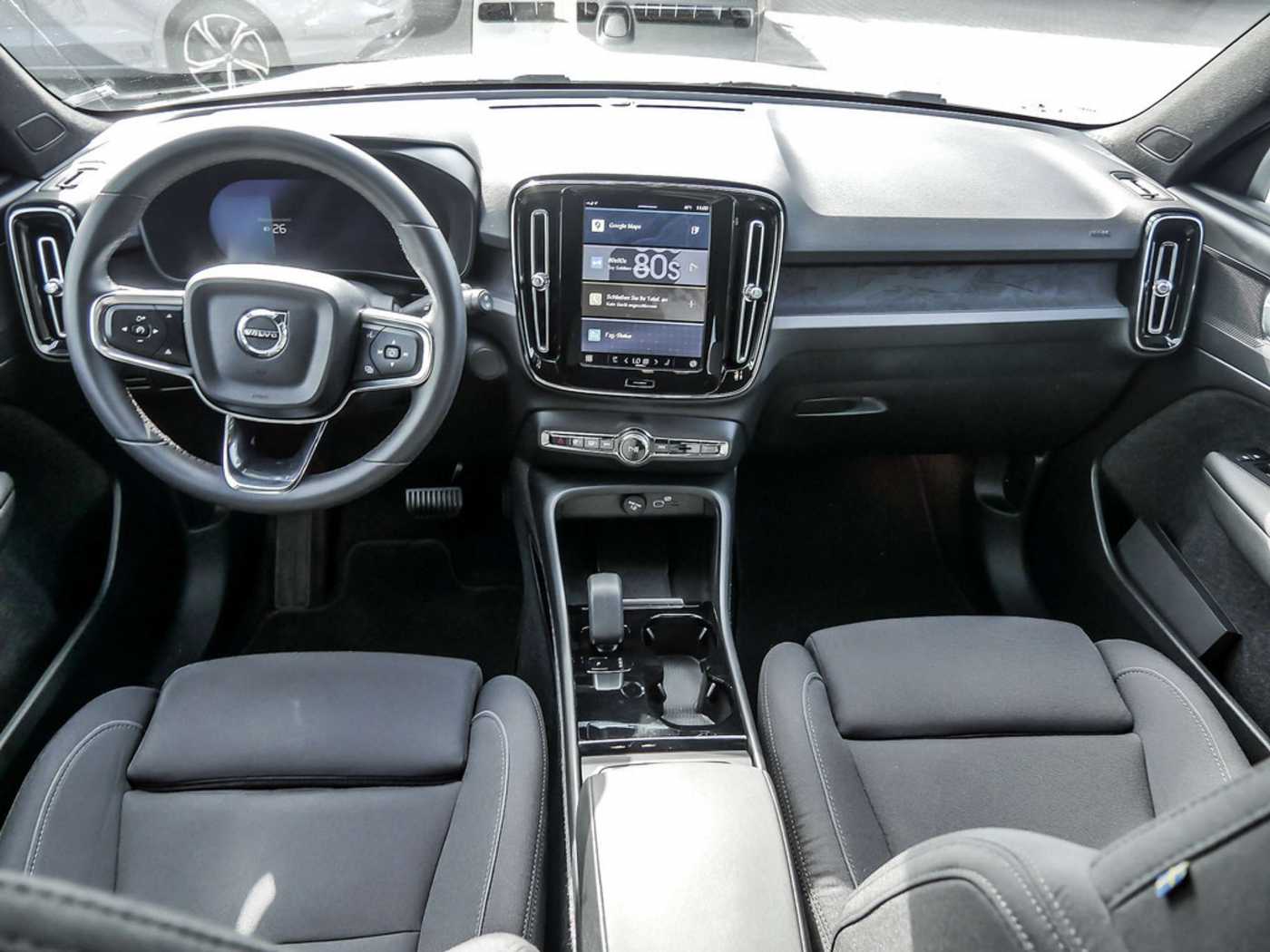 Volvo  Core Recharge Pure Electric AWD SHZ LED