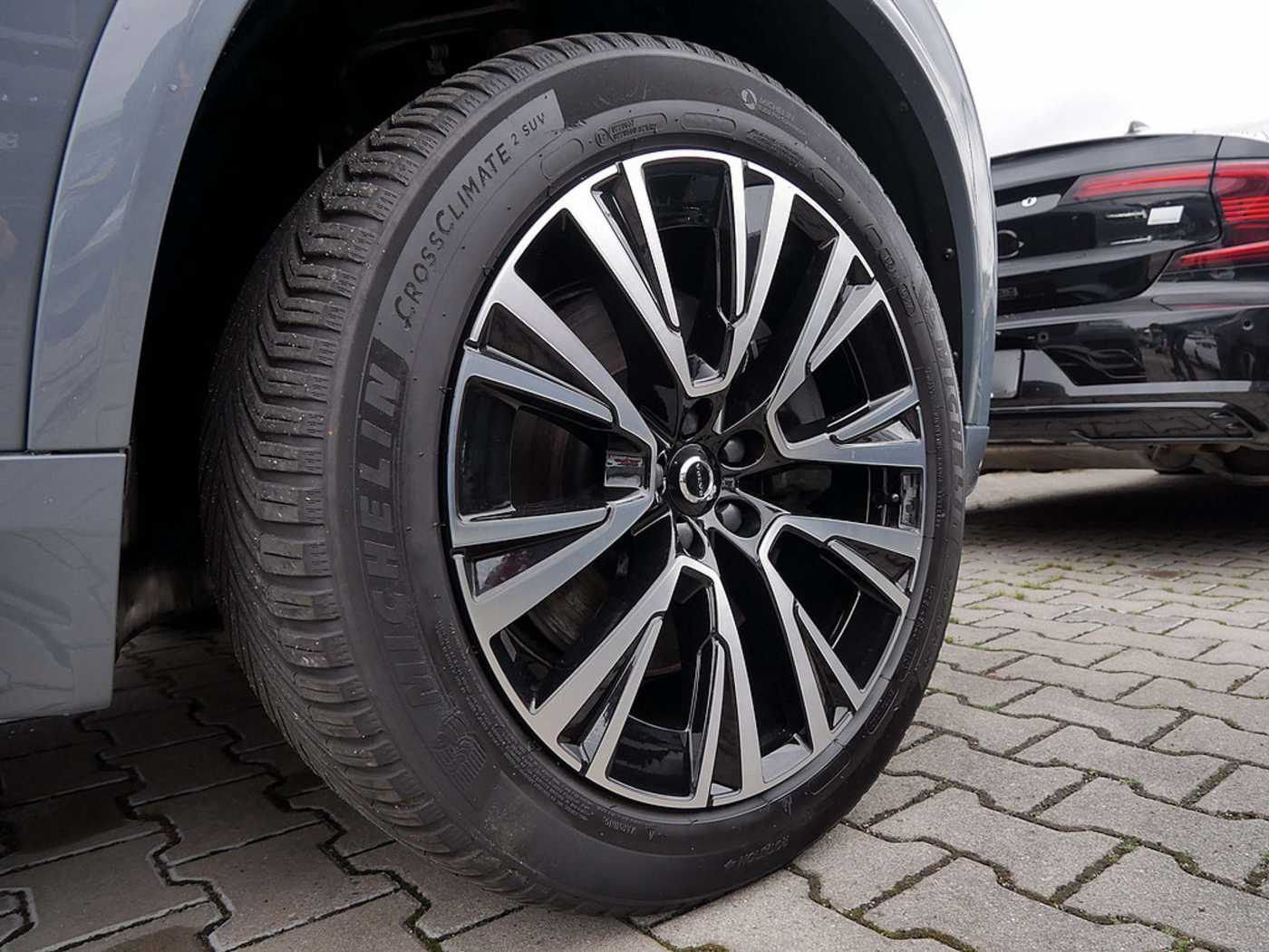 Volvo  T8 Plus Dark Recharge Plug-In Hybrid AWD