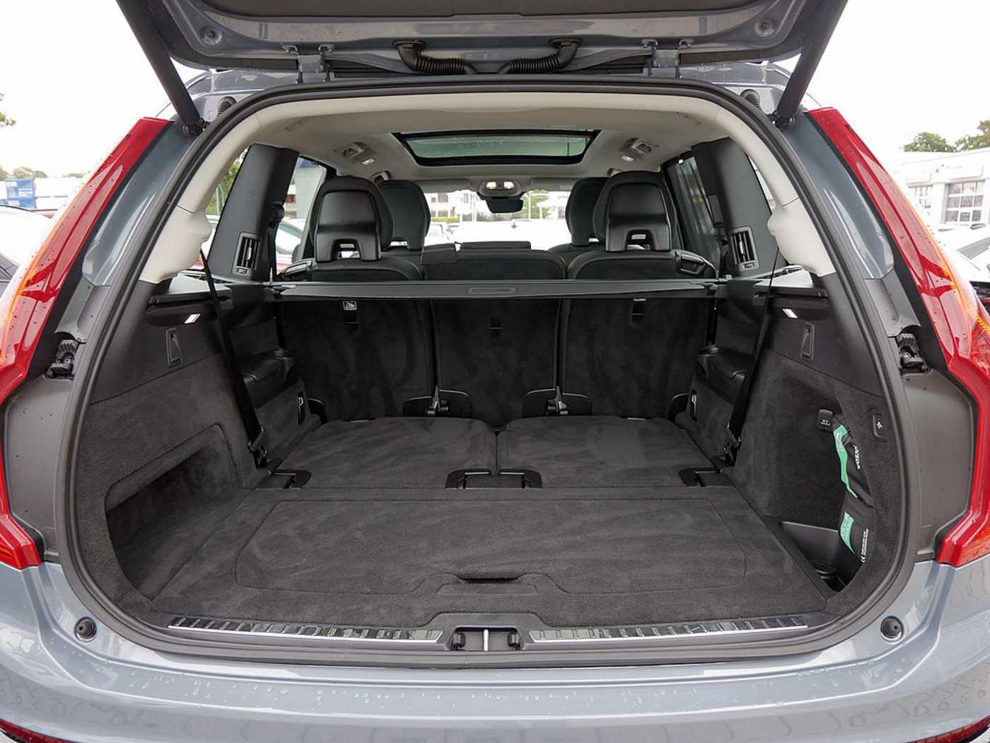 Volvo  T8 Plus Dark Recharge Plug-In Hybrid AWD