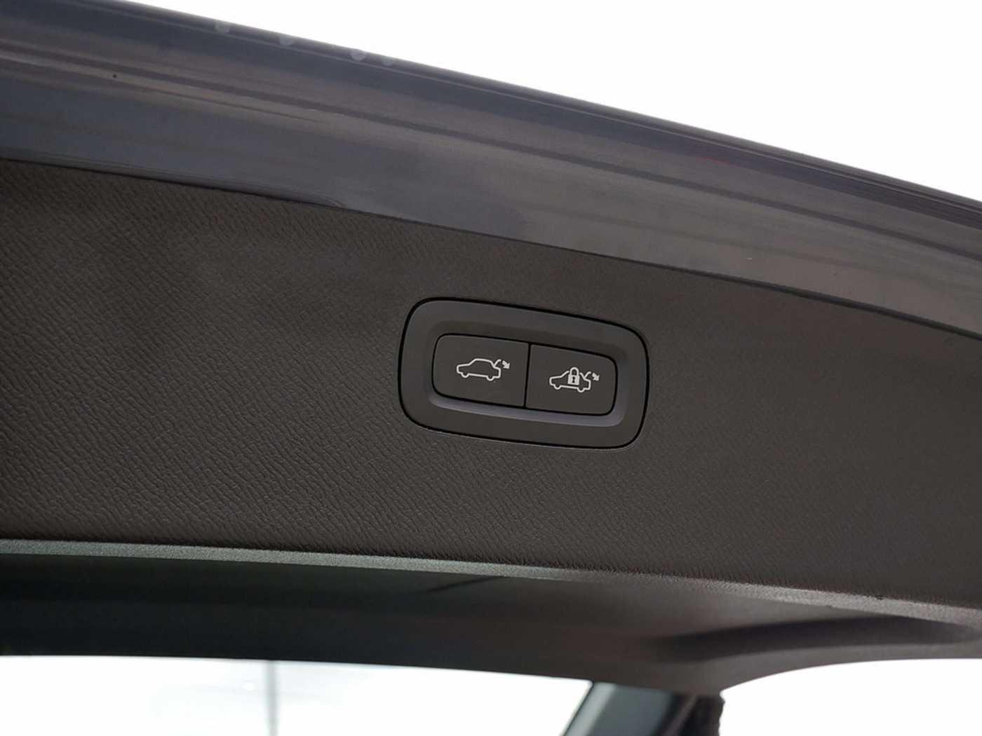 Volvo  T8 Plus Dark Recharge Plug-In Hybrid AWD