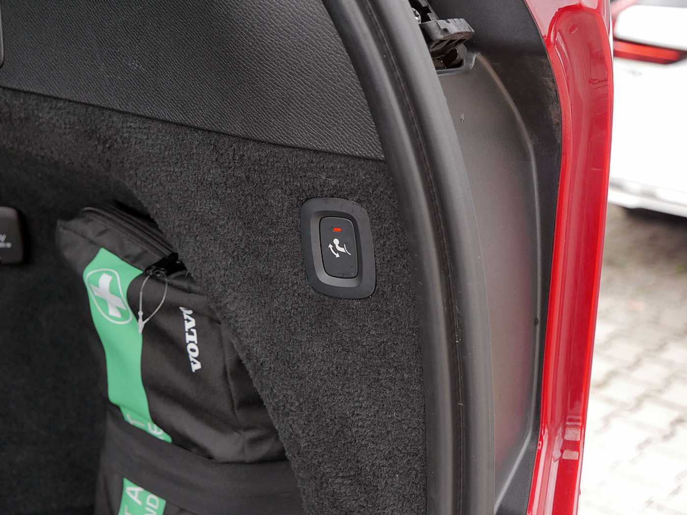 Volvo  T8 Plus Dark Recharge Plug-In Hybrid AWD