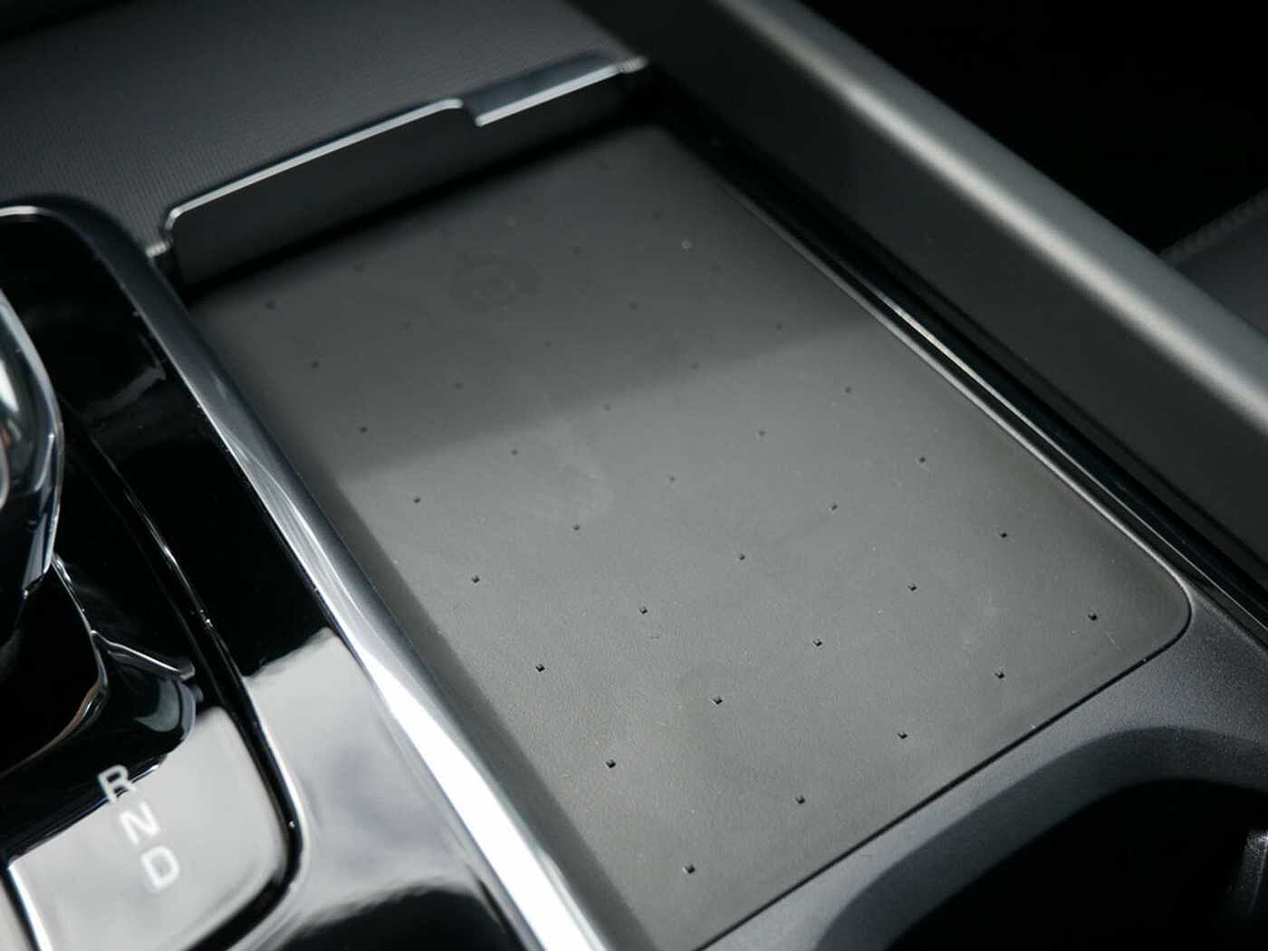 Volvo  B4 Plus Dark KAMERA H/K HGSD STANDHZ LED