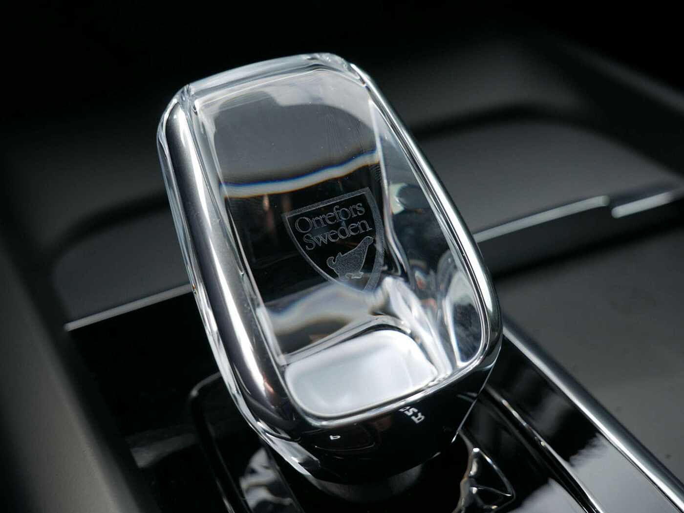 Volvo  B4 Plus Dark KAMERA H/K HGSD STANDHZ LED