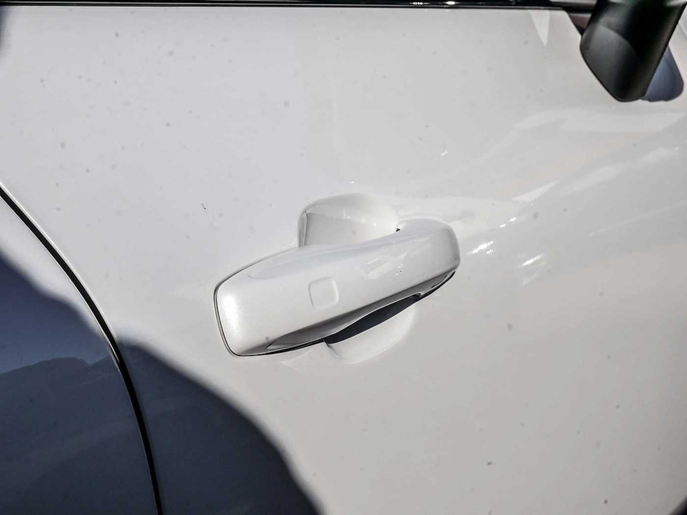 Volvo  2.0 Plus Dark Recharge Plug-In Hybrid AWD