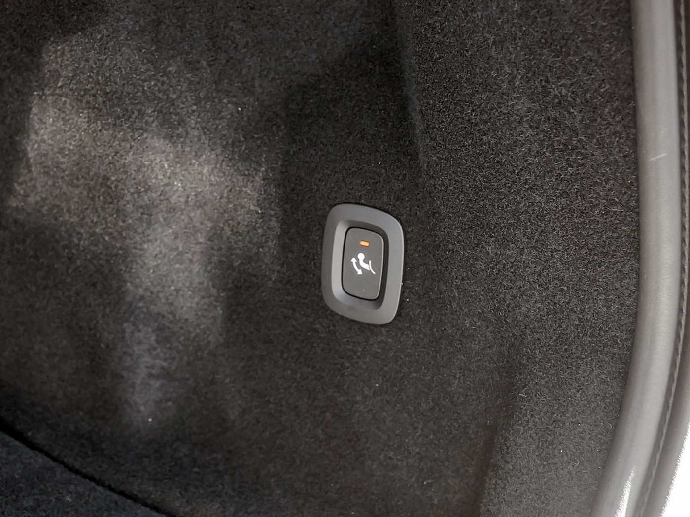 Volvo  2.0 Plus Dark Recharge Plug-In Hybrid AWD