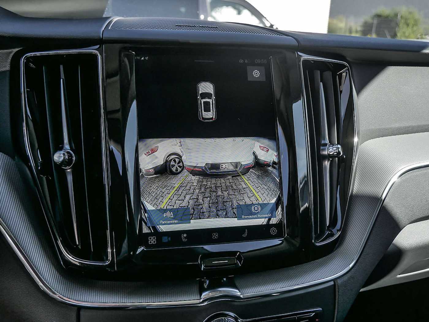 Volvo  2.0 Plus Dark Recharge Plug-In Hybrid AWD