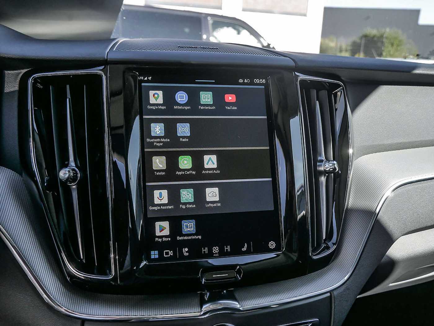 Volvo  2.0 Plus Dark Recharge Plug-In Hybrid AWD
