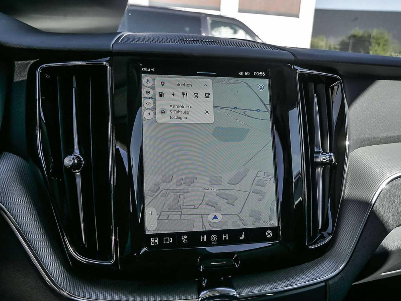 Volvo  2.0 Plus Dark Recharge Plug-In Hybrid AWD