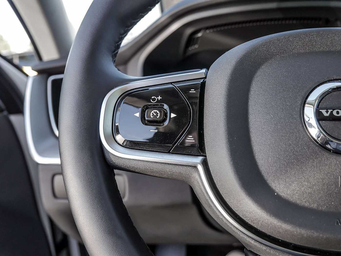 Volvo  2.0 Plus Dark Recharge Plug-In Hybrid AWD