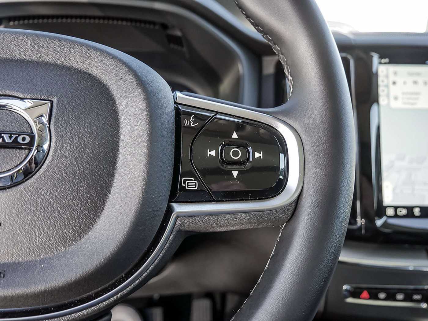Volvo  2.0 Plus Dark Recharge Plug-In Hybrid AWD