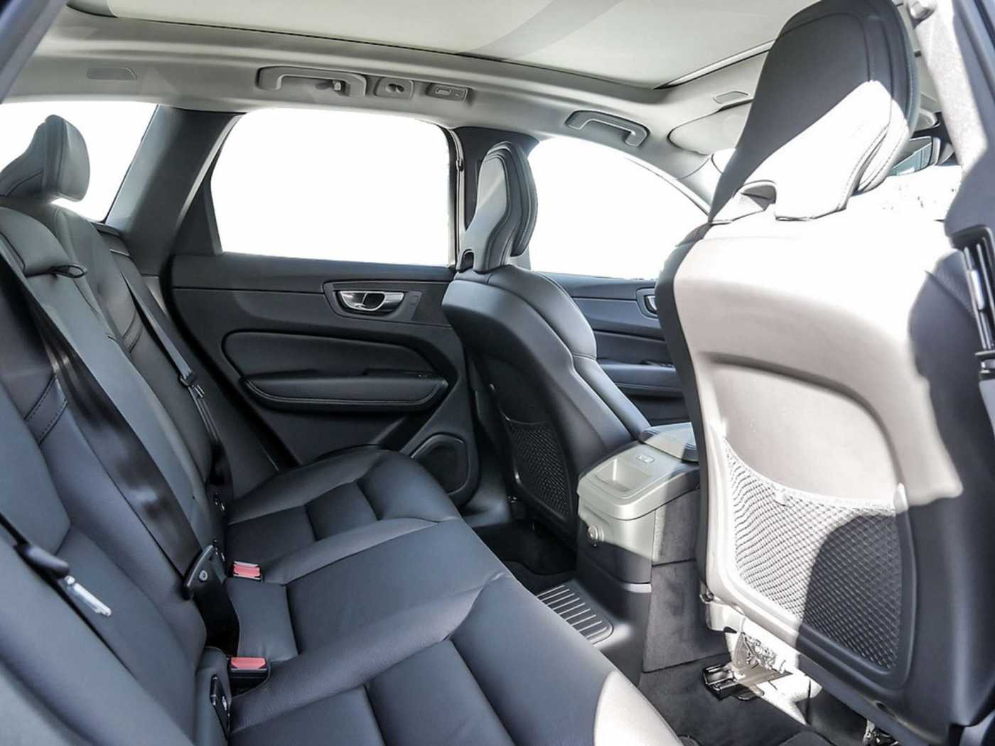 Volvo  2.0 Plus Dark Recharge Plug-In Hybrid AWD