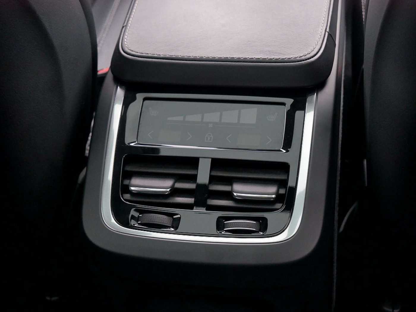 Volvo  2.0 Inscription Recharge Plug-In Hybrid AWD