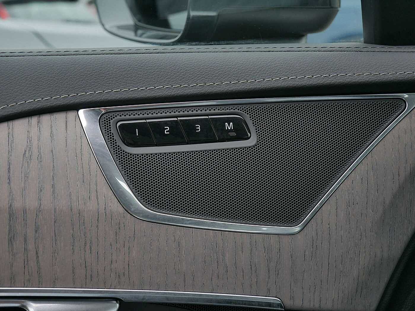 Volvo  2.0 Inscription Recharge Plug-In Hybrid AWD