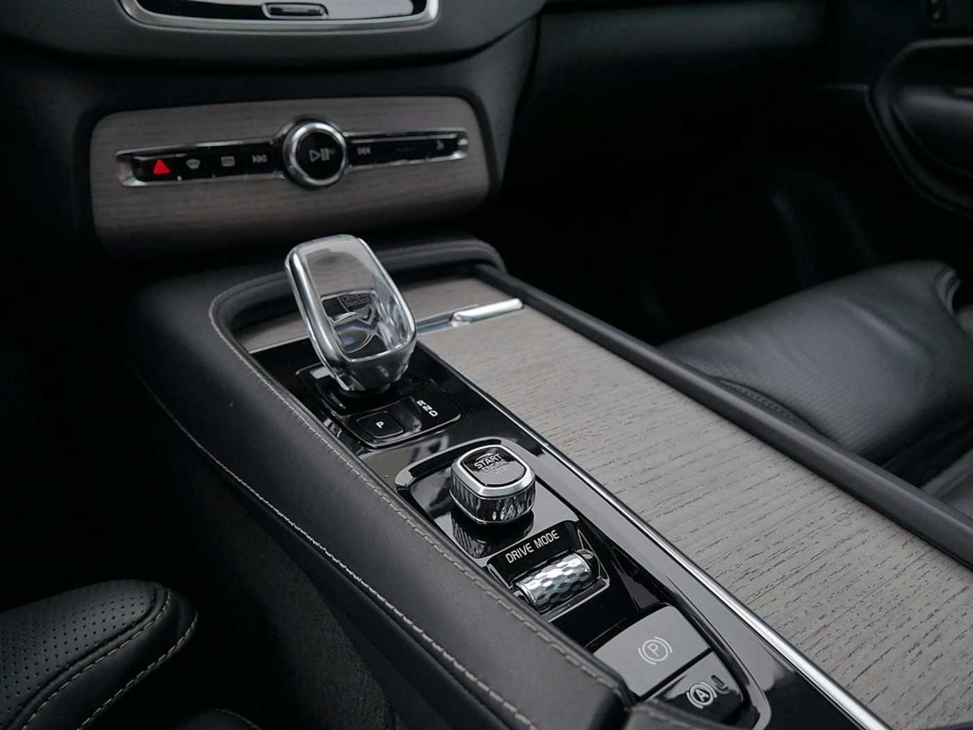 Volvo  2.0 Inscription Recharge Plug-In Hybrid AWD