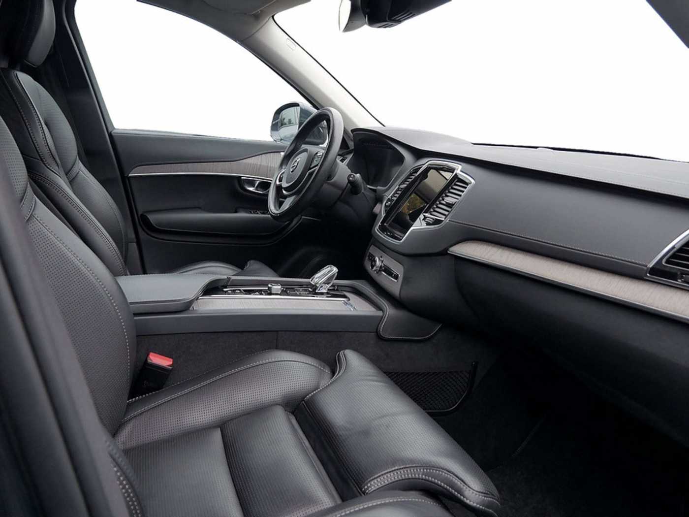 Volvo  2.0 Inscription Recharge Plug-In Hybrid AWD