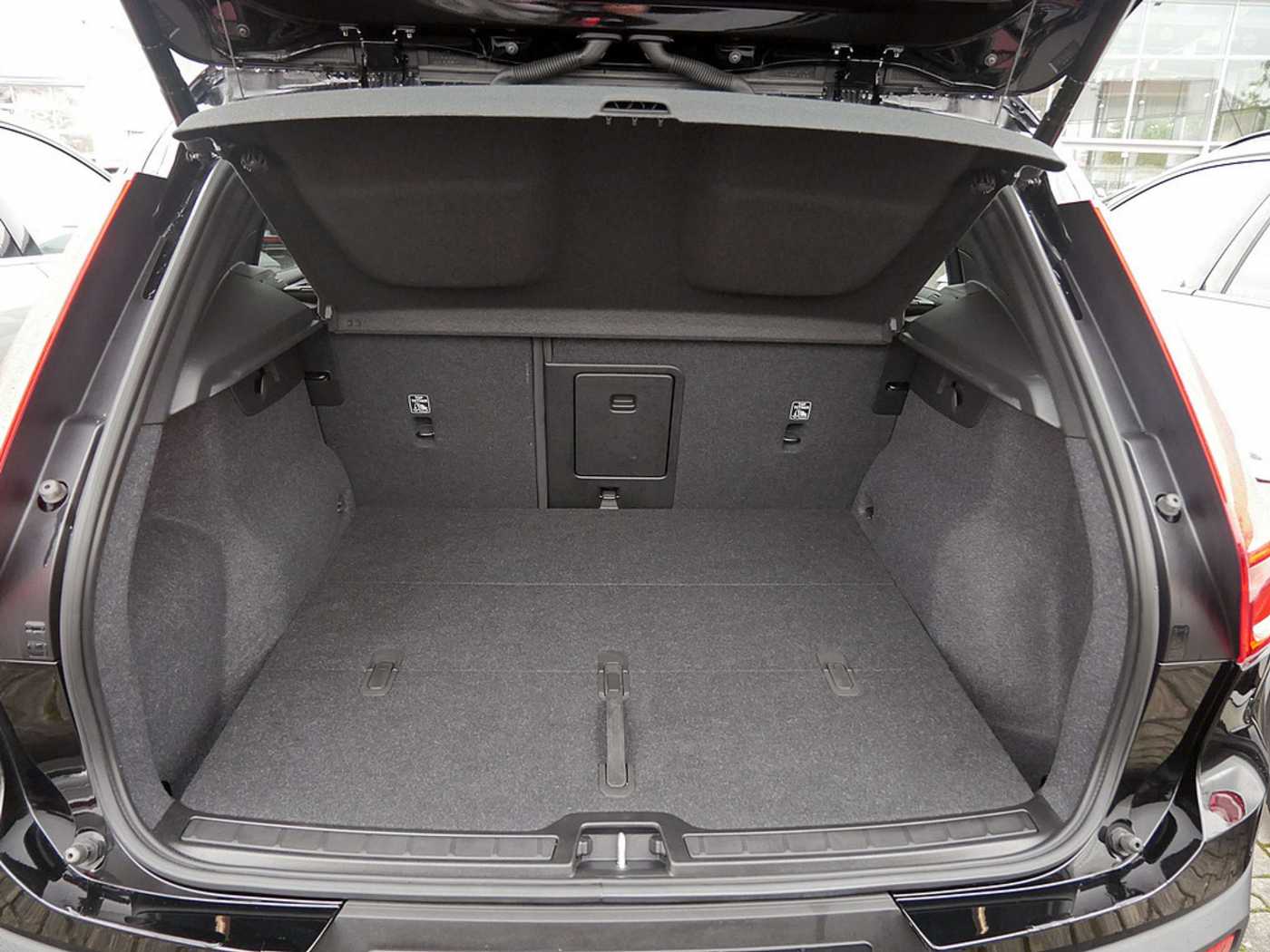 Volvo  Plus Recharge Pure Electric 2WD ACC LED