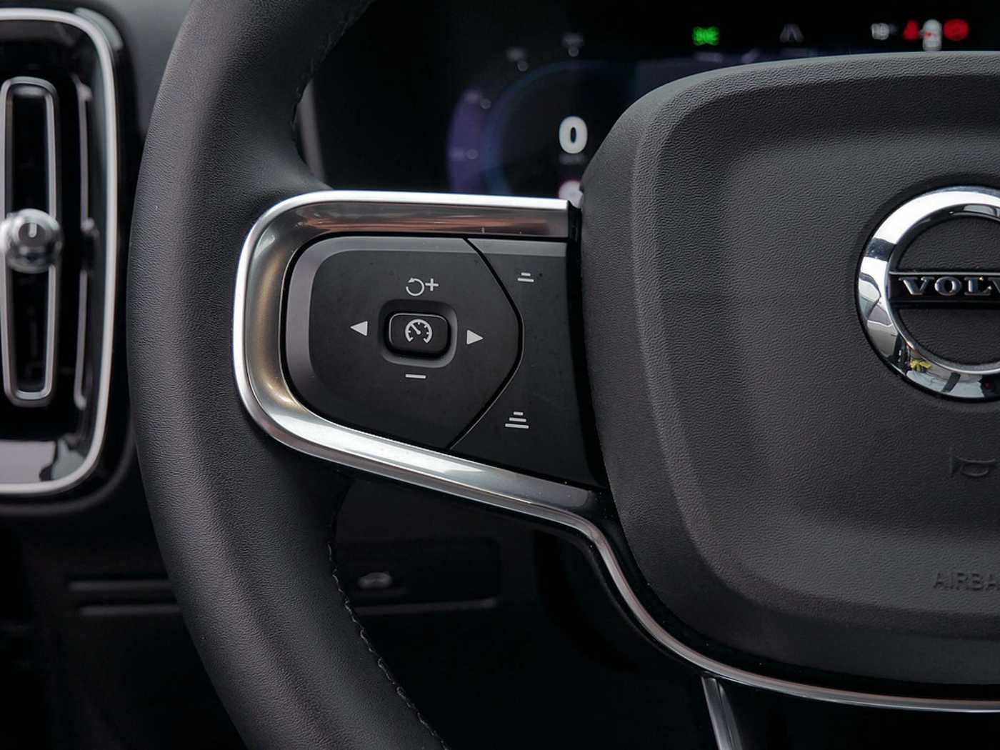 Volvo  Plus Recharge Pure Electric 2WD ACC LED