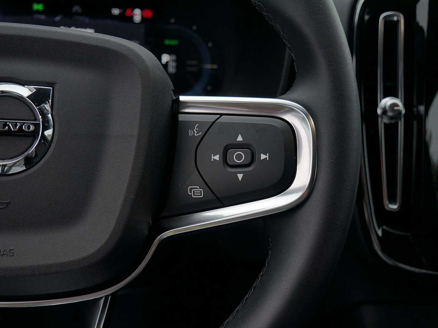 Volvo  Plus Recharge Pure Electric 2WD ACC LED