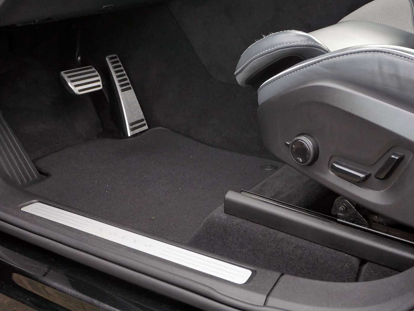 Volvo  B5 AWD R-Design EURO 6d HUD FACEL. LED